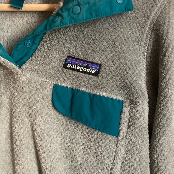 Grey Patagonia Pullover with Turquoise Trim - Picture 4 of 7